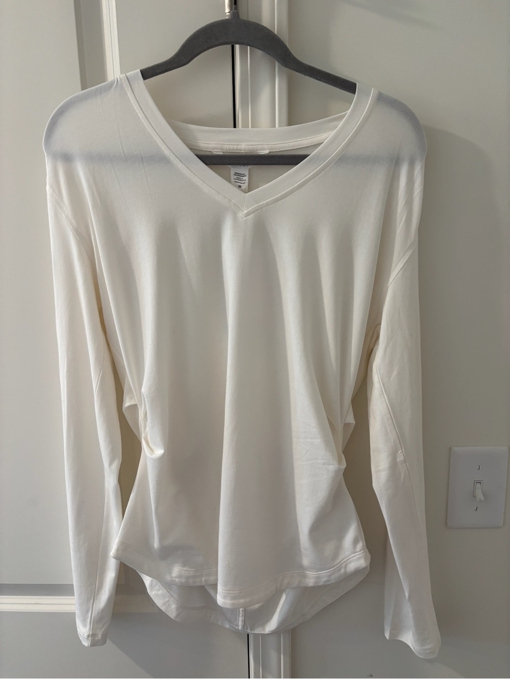 Athleta NWT outbound vneck top size M